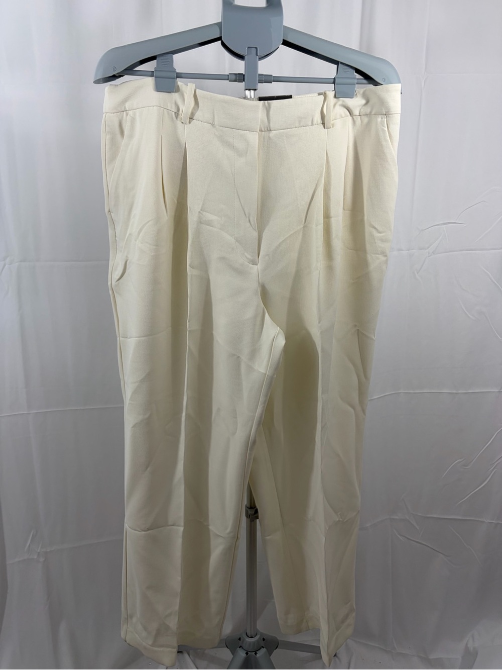 NWT Worthington Women’s Size 18P Cream Relaxed High-Rise Dress Pants